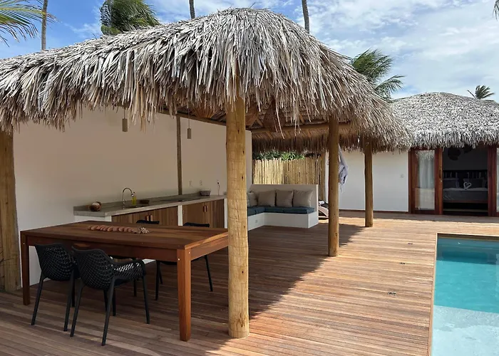 Tiki Pool'S Bungalows